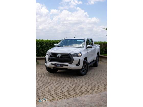 TOYOTA HILUX 2.8 D-4D TURBO DIESEL CD SR 4X4 AUTOMÁTICO